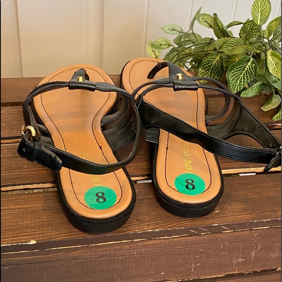 New! Cute Nine West Strappy Thong Style Sandals - Picture 3 of 10